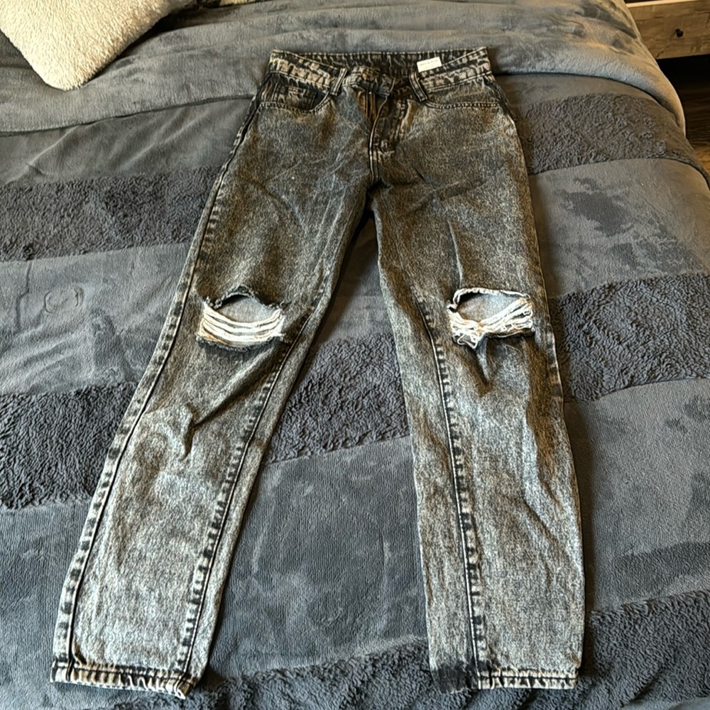Black acid wash jean